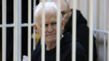 El premio Nobel Ales Bialiatski condenado a 10 años de prisión por un tribunal bielorruso |  CNN