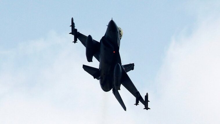 Las autoridades finlandesas se sorprendieron con la idea del primer ministro de trasladar aviones de combate a Ucrania