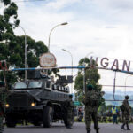 Las tropas ugandesas se unen a la fuerza regional en la República Democrática del Congo mientras los combatientes rebeldes ignoran el plazo de retirada