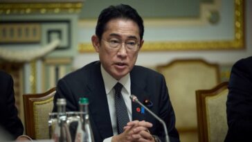 Primer ministro de Japón dice que el sistema financiero es estable y observa atentamente los acontecimientos