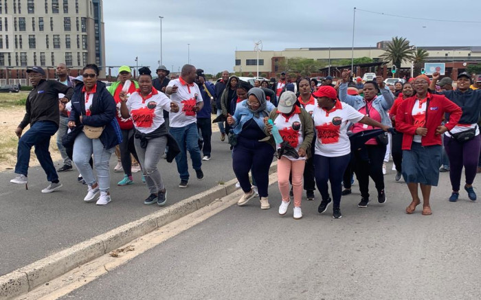 Solo las unidades de maternidad y traumatismos pueden operar en Khayelitsha, dice Nehawu