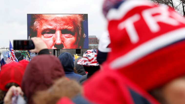 Trump pierde el intento de bloquear Meadows, ayudantes de la investigación del 6 de enero