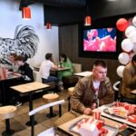 Cadena de pollo frito de cosecha propia reemplaza a KFC en Rusia