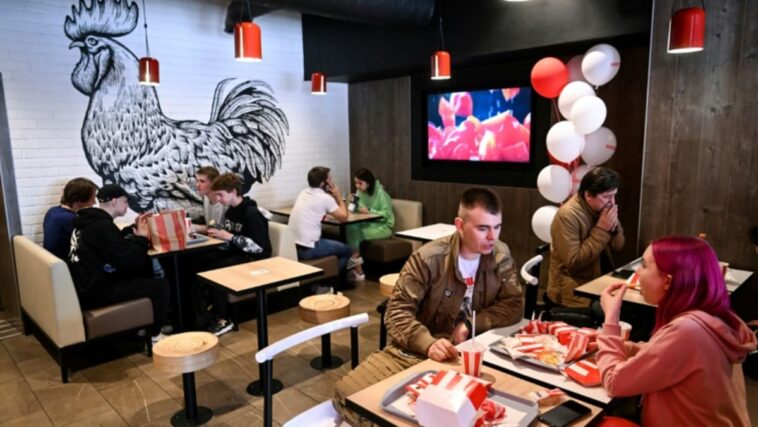 Cadena de pollo frito de cosecha propia reemplaza a KFC en Rusia