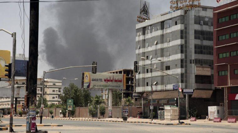 Ejército bombardea base paramilitar en Sudán mientras continúa la lucha por el poder
