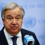 El jefe de la ONU pide un alto el fuego de tres días en Sudán mientras miles huyen