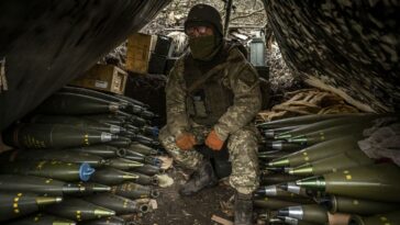 Un militar ucraniano en una posición de artillería en Zaporizhzhia, Ucrania, el 25 de marzo de 2023.