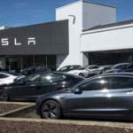 Vehículos a la venta en una tienda de Tesla en Vallejo, California