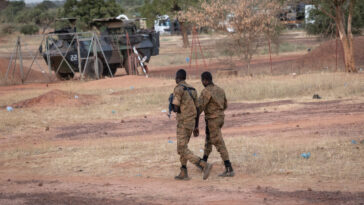 'Grupos terroristas armados' matan a decenas de civiles en el noreste de Burkina Faso