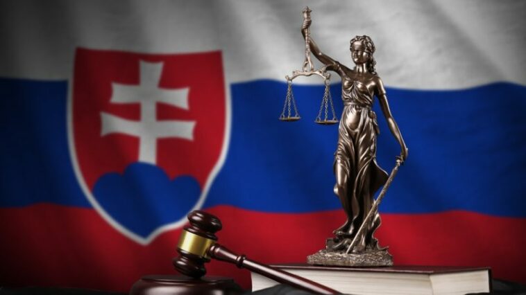 Jefe del Banco Nacional de Eslovaquia declarado culpable de corrupción