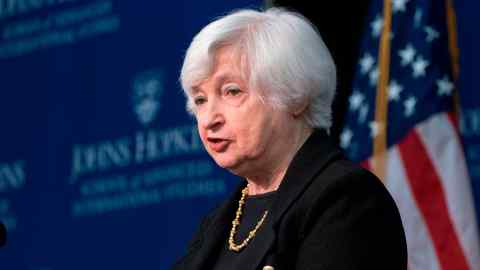 Janet Yellen, secretaria del Tesoro de EE. UU., habla con los medios