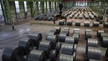 La asociación siderúrgica de China insta a las siderúrgicas a reducir la producción tras la caída de los precios