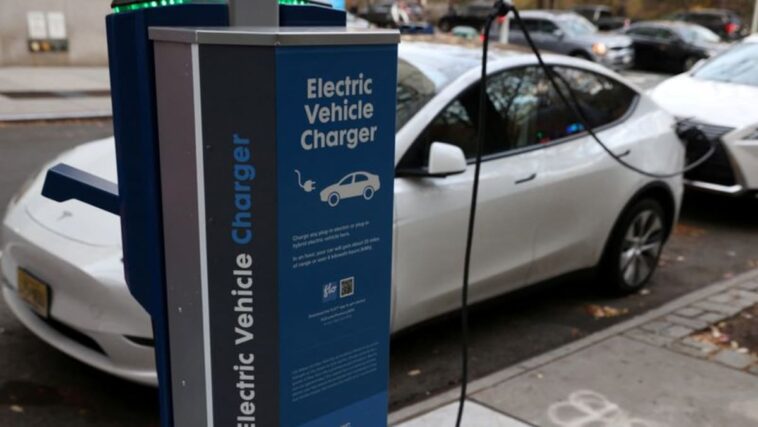 Las ventas de vehículos eléctricos usados ​​en EE. UU. aumentan a medida que caen los precios: grupo