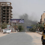 Los ataques aéreos golpean la capital de Sudán a medida que aumentan los enfrentamientos entre el ejército y los paramilitares