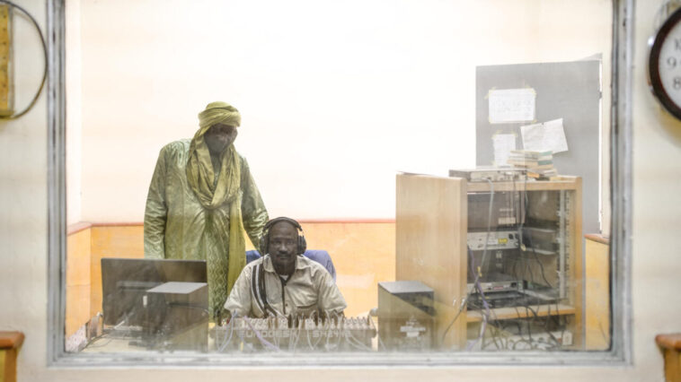 Los grupos armados y las juntas crean peligros para los periodistas en el Sahel