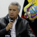 Moreno viaja en silla de ruedas y se negó a viajar de Asunción a Quito alegando problemas de salud