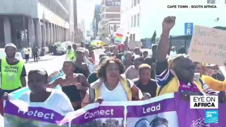 Sudafricanos marchan contra el proyecto de ley anti-lgbt de Uganda