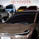 Toyota lanzará 10 nuevos modelos de vehículos eléctricos con batería para 2026, dice ejecutivo