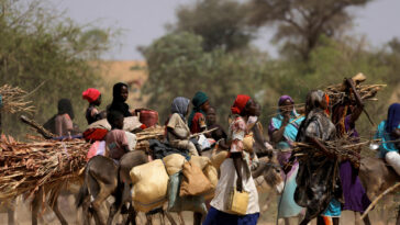 Alrededor de 200.000 personas han huido de Sudán en mes de enfrentamientos, dice ONU