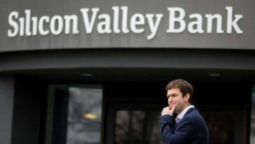 Comentario: Desde Silicon Valley Bank hasta Credit Suisse, las redes sociales desempeñan un papel en las corridas bancarias