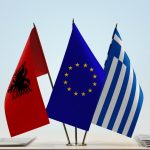 Los albaneses se presentan a las elecciones griegas mientras el alcalde griego sigue tras las rejas en Albania