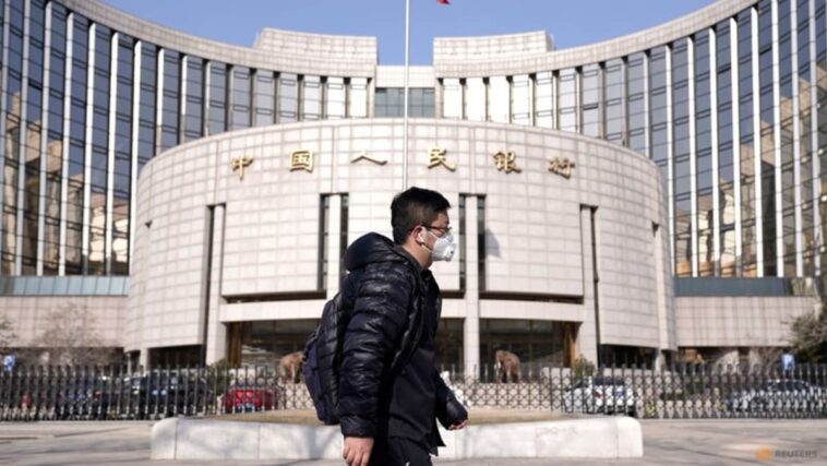 El regulador de valores de China y el banco central recortan los presupuestos salariales del personal