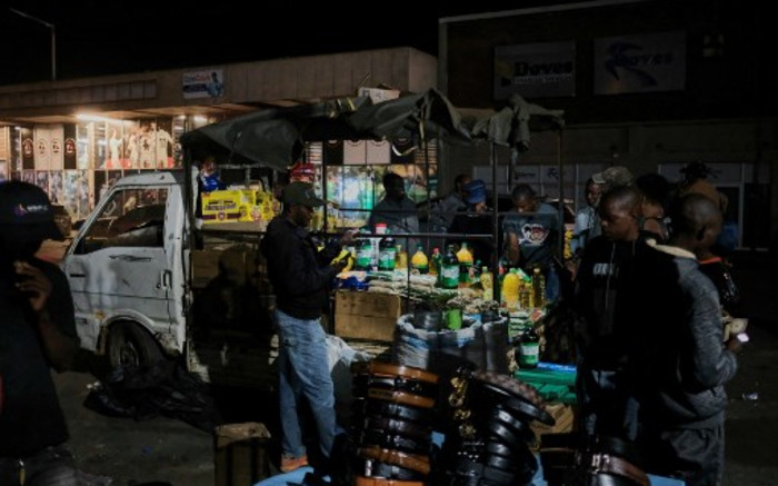 Las compras nocturnas aumentan a medida que se dispara la inflación en Zimbabue