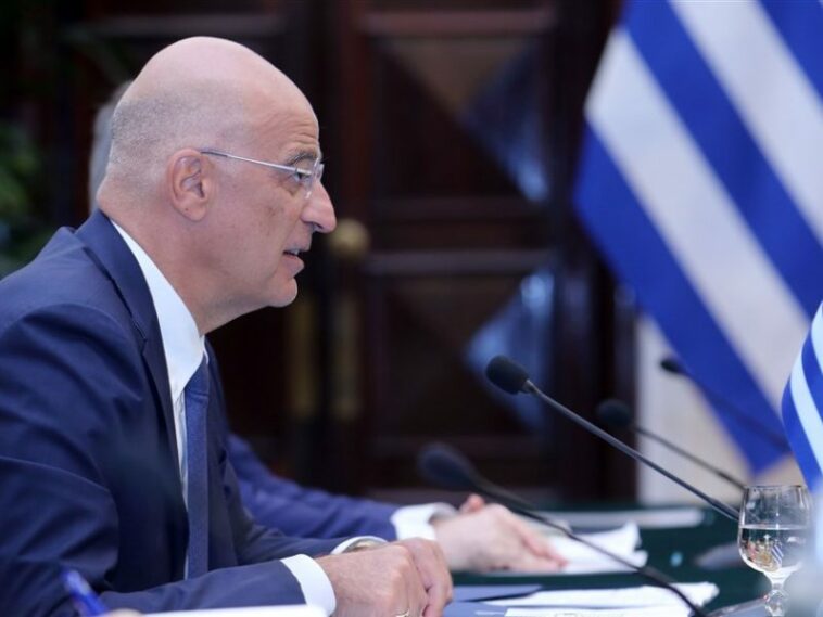 Los albaneses se presentan a las elecciones griegas mientras el alcalde griego sigue tras las rejas en Albania