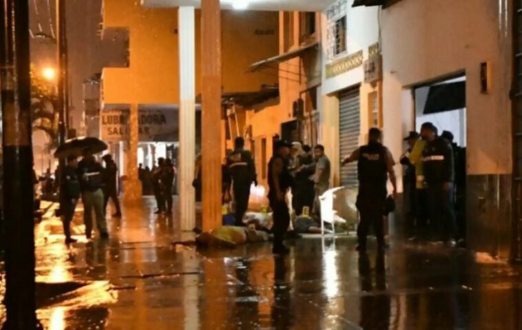 Las víctimas estaban viendo un partido de fútbol cuando abrieron fuego contra