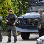 Bombas de choque en Kosovo, la UE aumenta la presión para la reunión Pristina-Belgrado