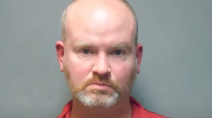 El exproductor de CNN John Griffin recibe casi 20 años de prisión por delitos sexuales contra menores