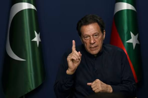 Imran Khan: 'En este momento es una cuestión de supervivencia'