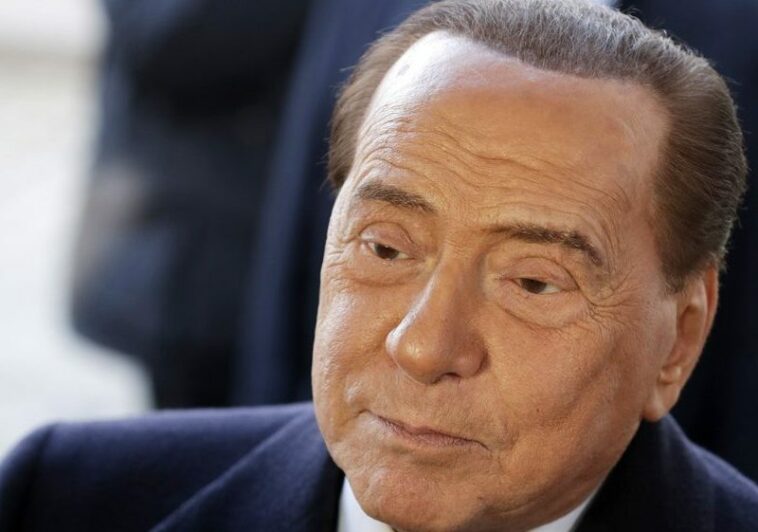 Italia se despide de Berlusconi en disputado día de luto