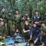 El presidente Petro escribió en Twitter y publicó una foto de militares e indígenas, supuestamente involucrados en la operación de rescate.