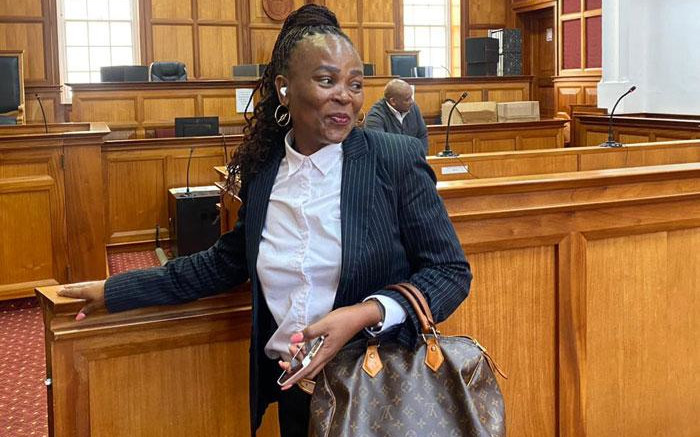 Mkhwebane comparte supuestos clips de soborno entre su esposo y Joemat-Pettersson