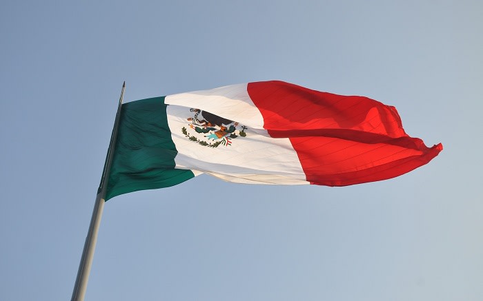Policía de México encuentra 45 bolsas con partes de cuerpos humanos en barranco