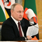 "¡Aquí está él!  ¡Él es!".  Putin mostró a los africanos el acuerdo con Ucrania del 29 de marzo de 2022