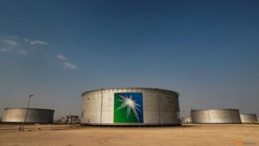 Arabia Saudí sube los precios del petróleo de agosto en Asia tras recortes de suministro: fuentes