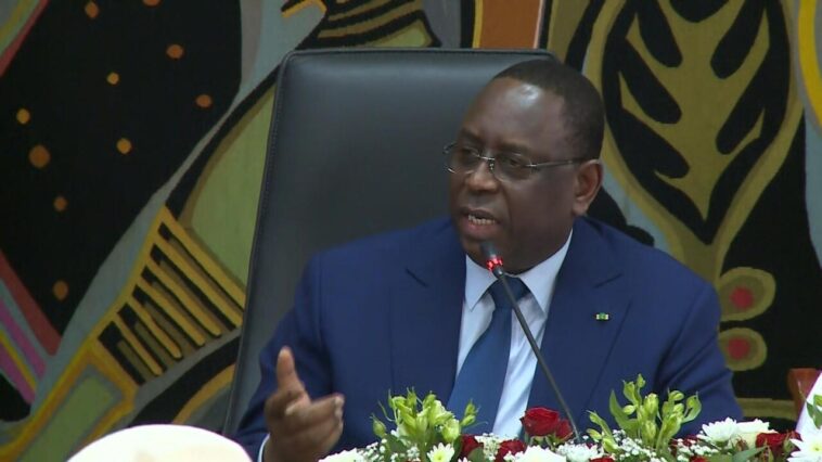 El presidente de Senegal, Macky Sall, descarta un tercer mandato tras la reacción pública