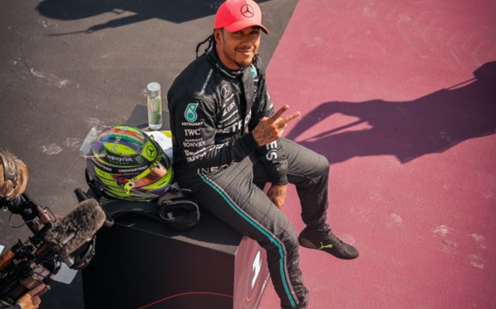 Lewis Hamilton se deleita en poner fin a la sequía de poles largas