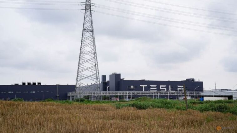 Tesla comienza a despedir a algunos trabajadores en fábrica en China