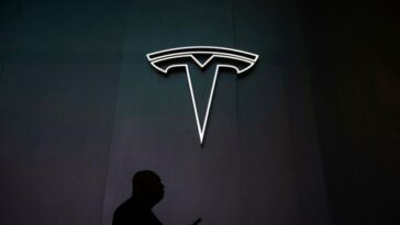 Tesla lanza un reembolso global en efectivo a medida que se intensifica la guerra de precios de los vehículos eléctricos