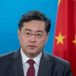 Wang Yi se convirtió en jefe del Ministerio de Relaciones Exteriores de China.  El ministro anterior enfermó o encontró el amor en Hong Kong