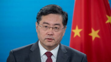 Wang Yi se convirtió en jefe del Ministerio de Relaciones Exteriores de China.  El ministro anterior enfermó o encontró el amor en Hong Kong