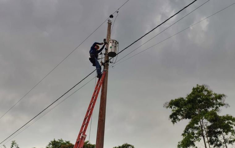 La nueva crisis eléctrica se produjo justo antes del referéndum clave del domingo para el gobierno de Noboa.