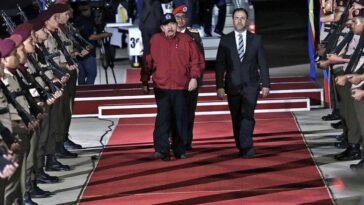 La llegada de Ortega fue saludada por el canciller venezolano, Yván Gil, quien destacó la importancia de la cumbre para fortalecer la alianza y fomentar la integración regional.