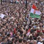 Decenas de miles marchan en Budapest contra Orbán
