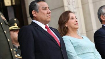 Los políticos peruanos se están “disparando en el pie”, advirtió Adrianzén