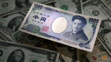 El yen japonés cae a mínimos de 1990 y el dólar/yen se acerca a 155