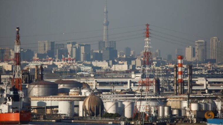 La actividad fabril de Japón cae lentamente, según el PMI